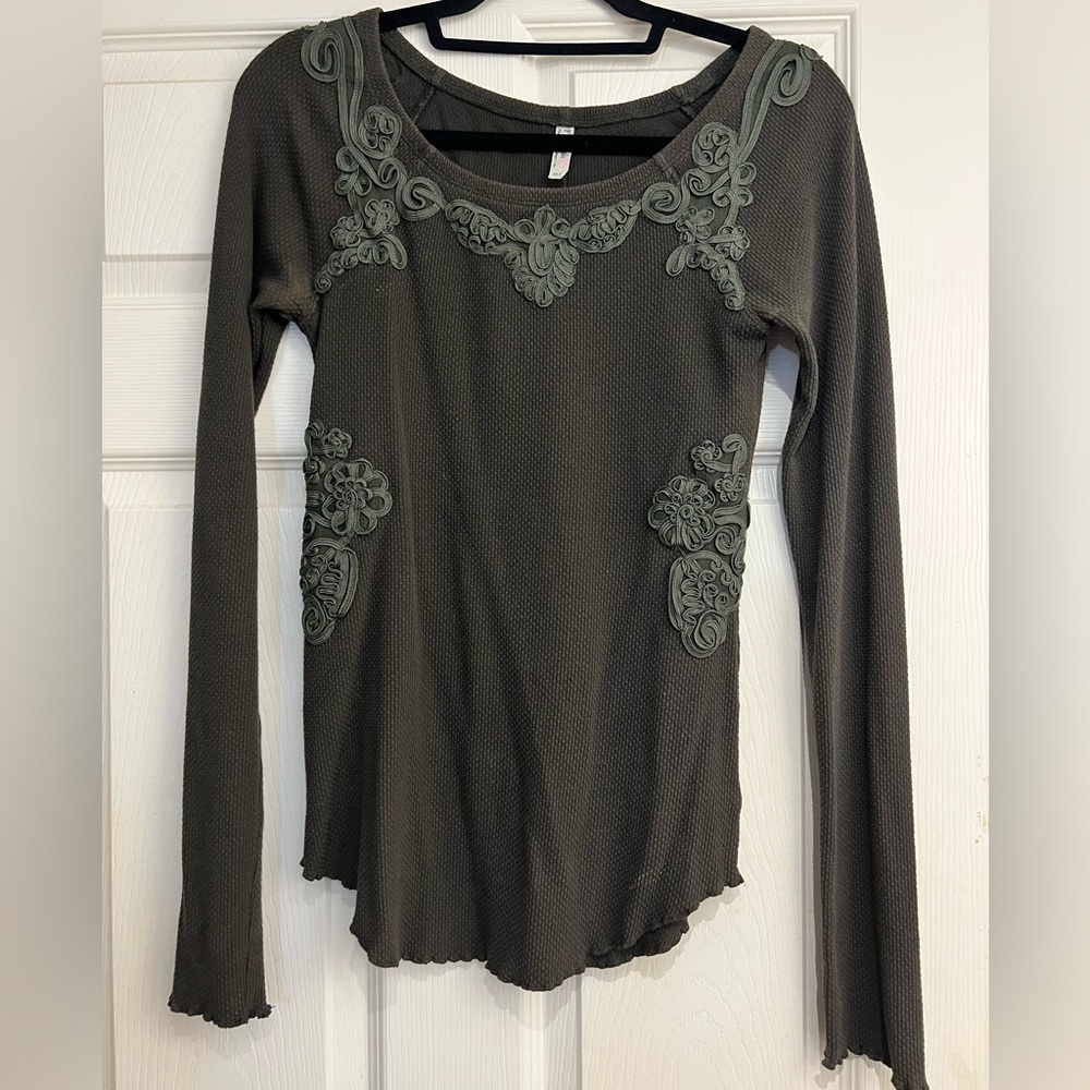 Free people green long sleeve embroidered shirt.